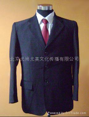 北京西裝、制服與工作禮儀服裝租賃服務 絲綢服飾的精致選擇與商務禮儀的完美融合